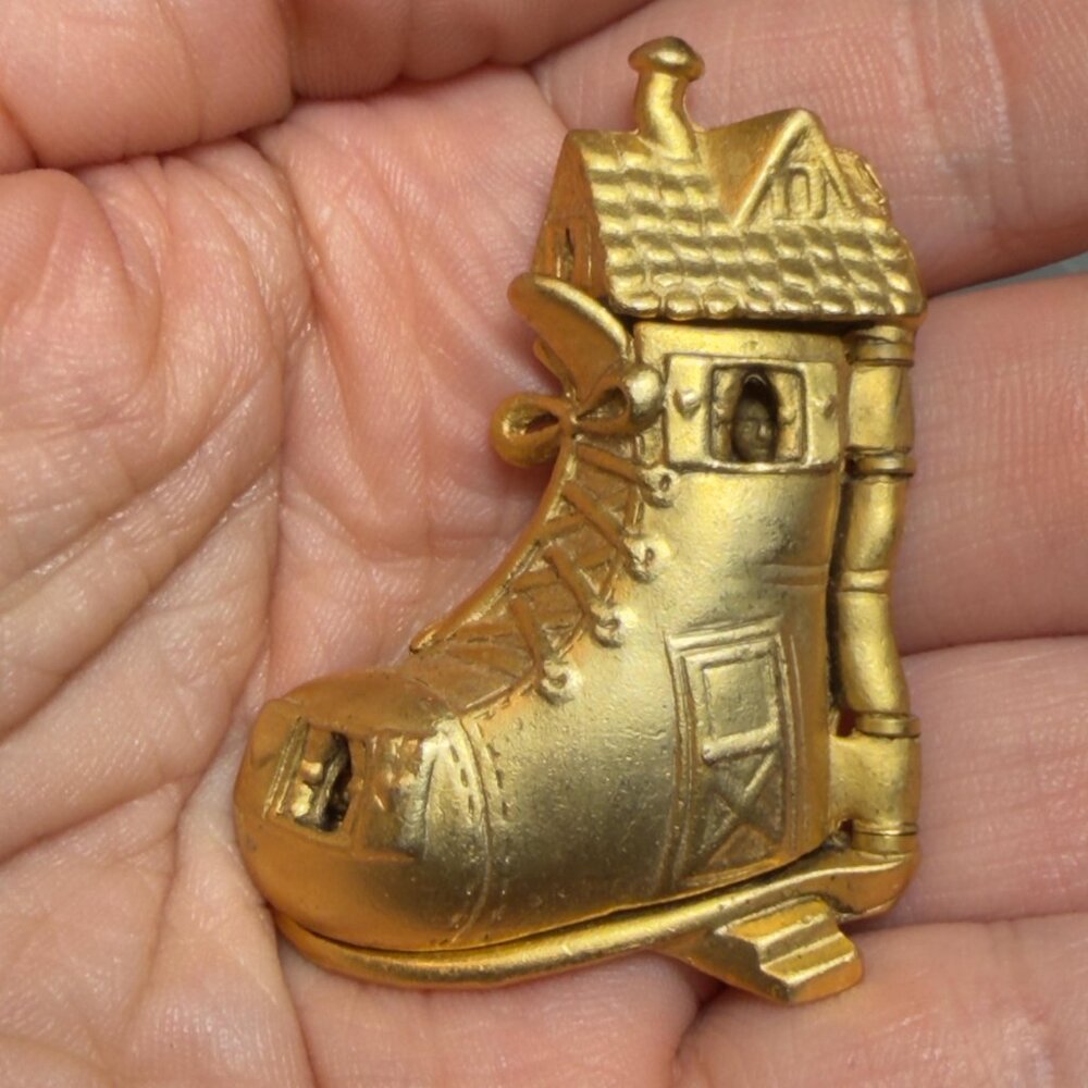 AJC Mother Goose Brooch Vintage Hinged Shoe Figural Storybook Pin 2” - Picture 8 of 13
